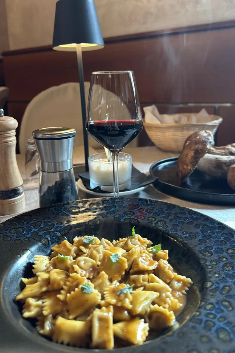 Plin alla piemontese con burro e salvia