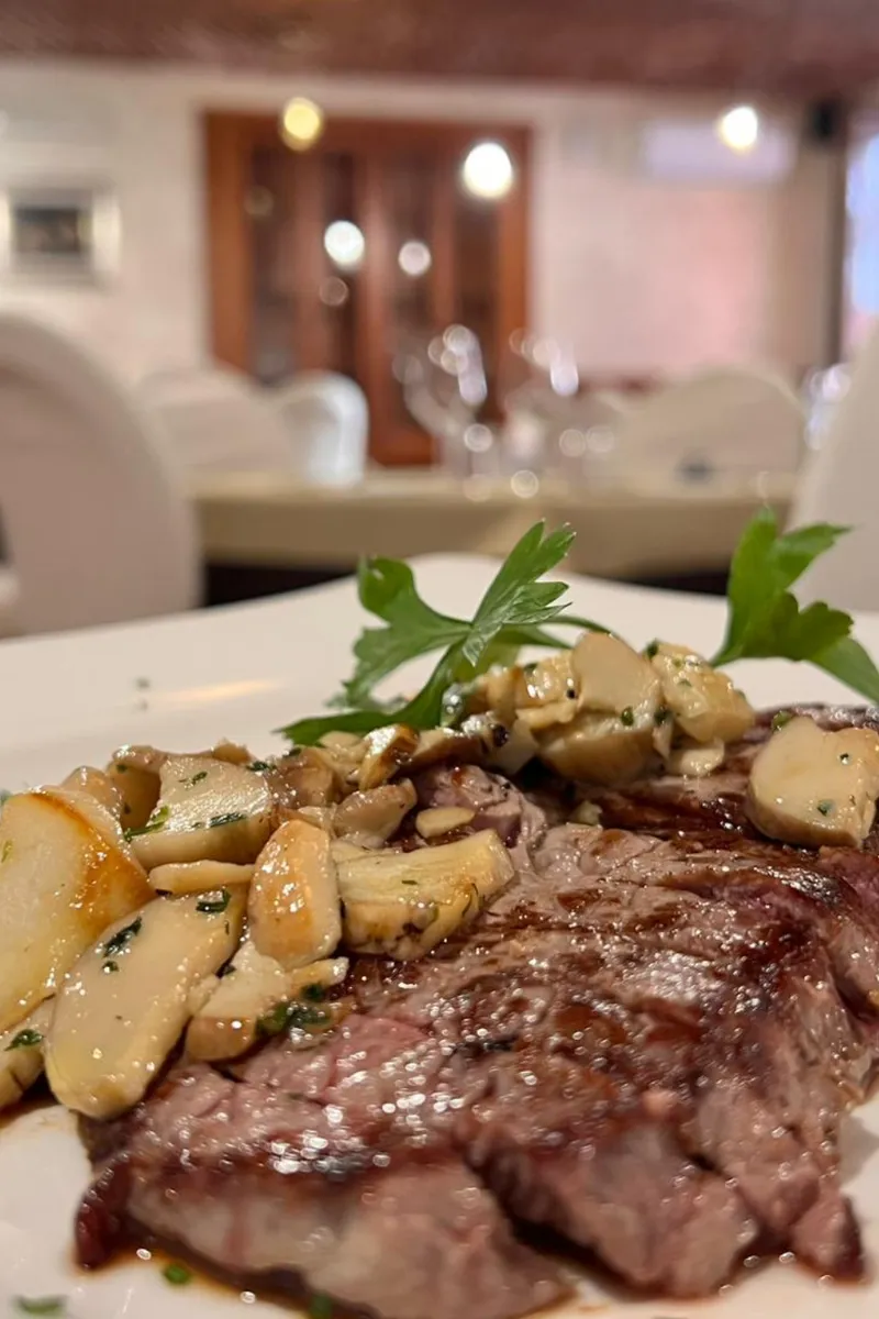 Tagliata di manzo Coalvi con funghi porcini