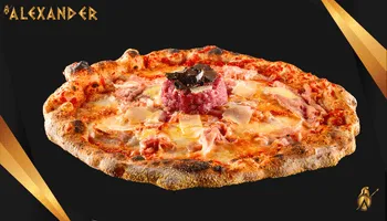 Pizza Alexander gourmet con battuta, tartufo e grana.
