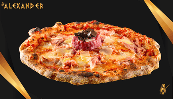 Pizza Alexander gourmet: impasto alveolato con prosciutto, grana, tartufo e tartare al centro, Alexander Pizzeria.