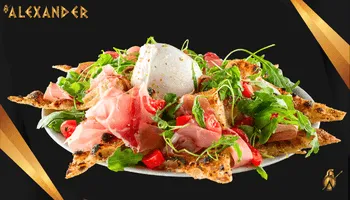 Focaccia Gea con burrata, prosciutto crudo, rucola e pomodorini.